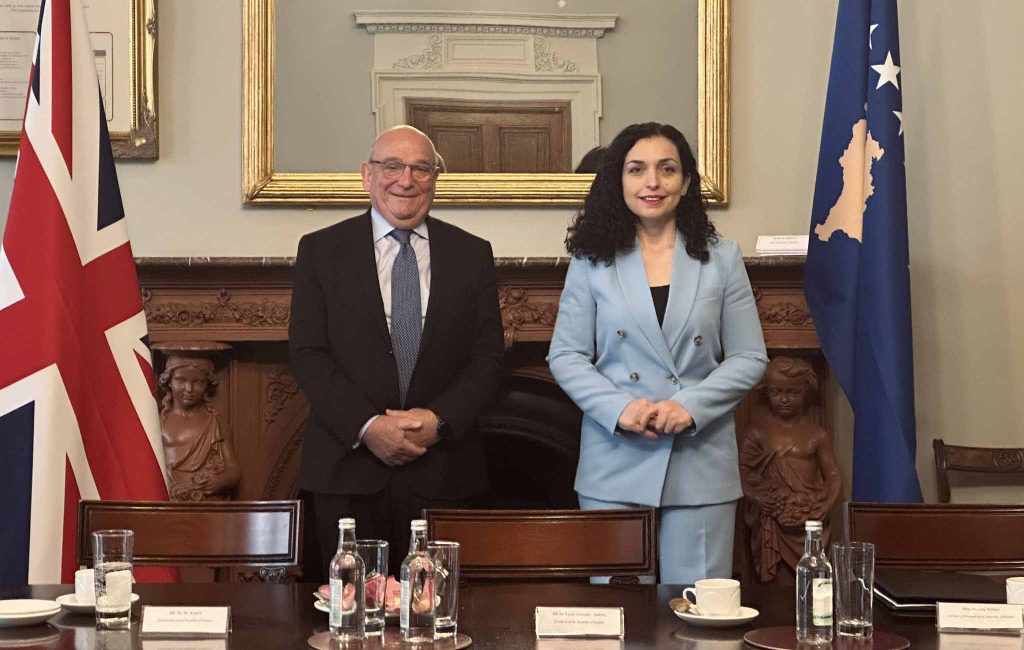 Osmani sa Pičom o daljim koracima u dijalogu Beograda i Prištine Stjuar Pič i Vjosa Osmani (Foto Tviter @VjosaOsmaniPRKS)