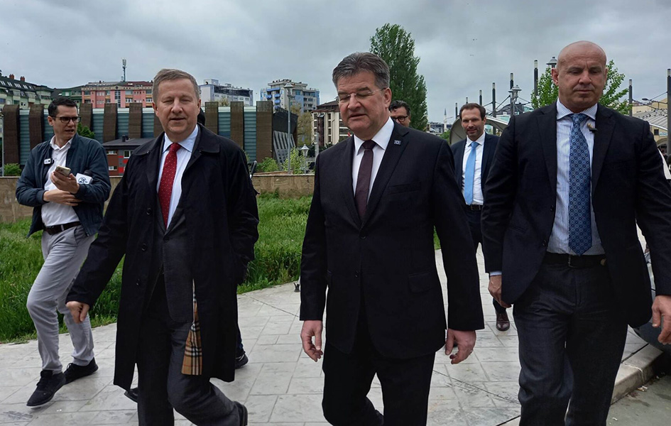 Lajčak: Pitanje otvaranja mosta na Ibru da se rešava kroz dijalog Tomaš Sunjog i Miroslav Lajčak u Mitrovici (Foto KoSSev)
