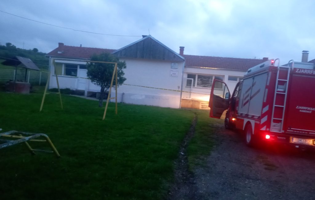 Kancelarija za KiM: Obijena škola u Kosovskoj Kamenici Obijena OŠ "Desanka Maksimović" u naselju Bosce koje pripada opštini Kosovska Kamenica (Foto Kancelarija za KiM)
