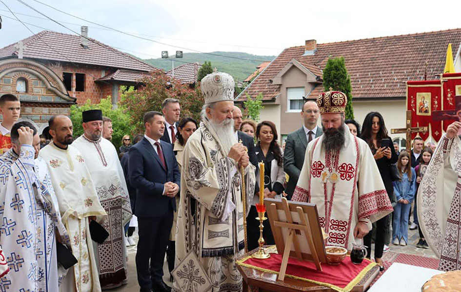 Leposavić: Obeležena hramovna i opštinska slava Detalj sa obeležavanja Svetog Vasilija Ostroškog u Leposaviću (Foto Kancelarija za KiM)