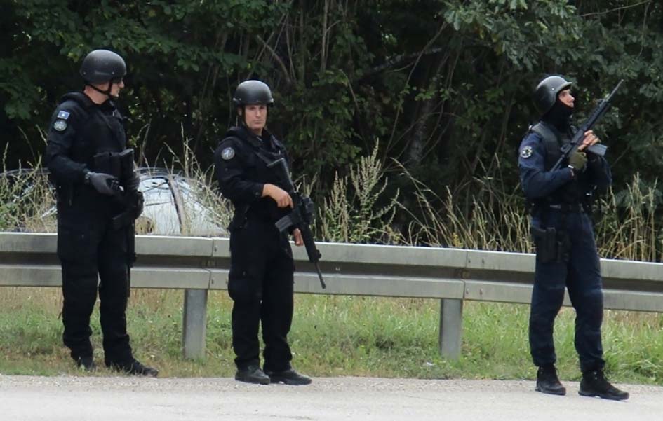 KP: Uhapšeno pet osoba zbog podstrekivanja na terorizam Pripadnici Kosovske policije) (Foto Radio Kontatk plus