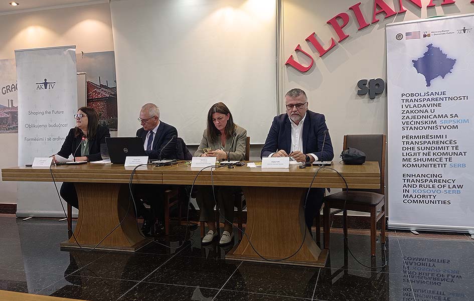 „Predstavnici institucija su naši radnici, građani imaju pravo da znaju kako oni rade“ Sa današnje konferencije (Foto Kim)