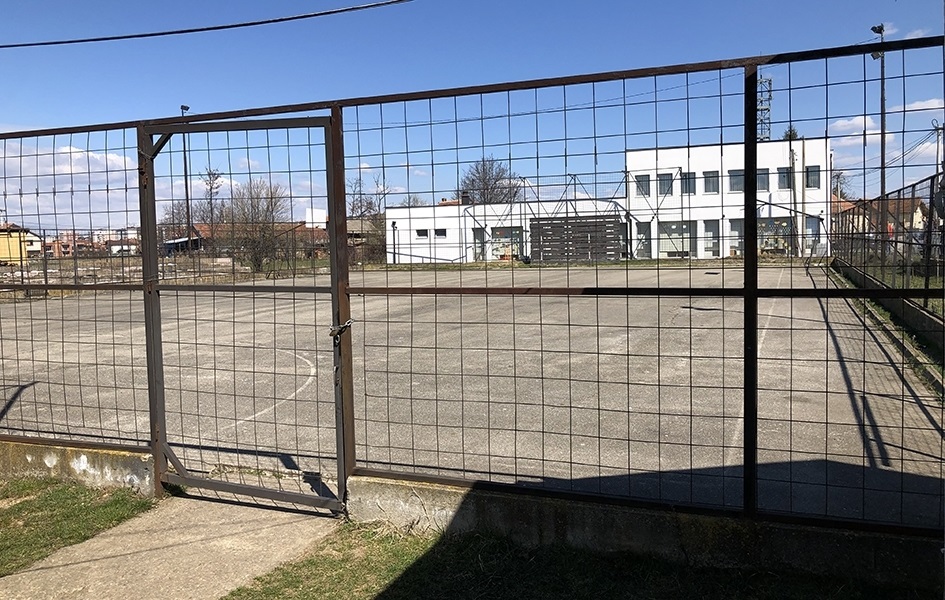Pucano u Ugljaru, nema povređenih Školsko dvorište u Ugljaru (Foto Kim)