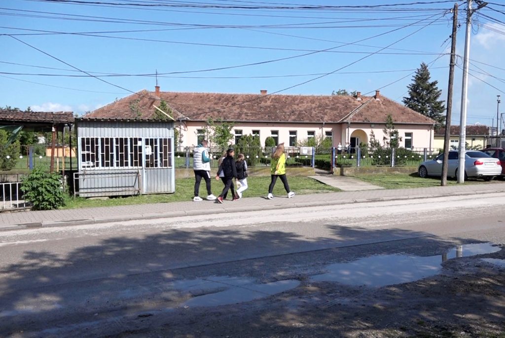 Ugljare nakon sinoćnje pucnjave: Zabrinutost velika ali nema mesta panici Osnovna škola u Ugljaru (Foto Kim)