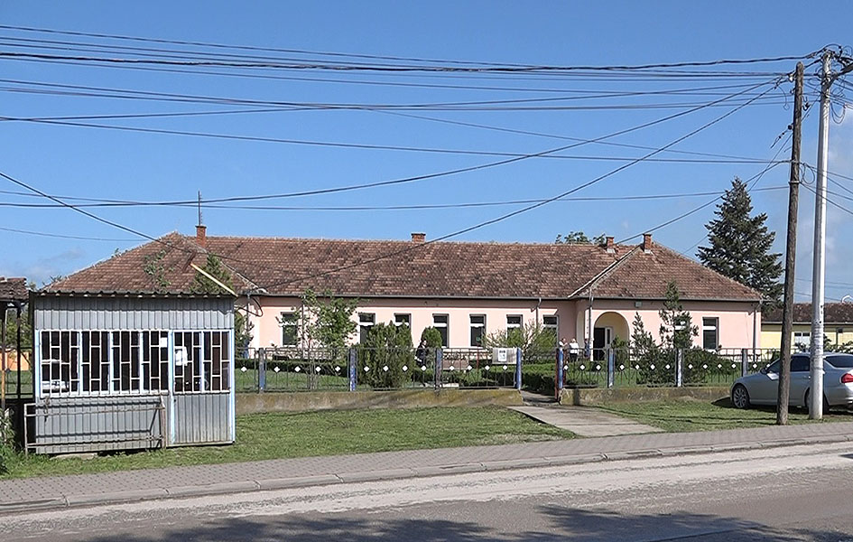 Kosovska policija pokrenula istragu o pucnjavi u Ugljaru Osnovna škola "Ugljare" u čijoj je blizini došlo do pucnjave (Foto Kim arhiva)