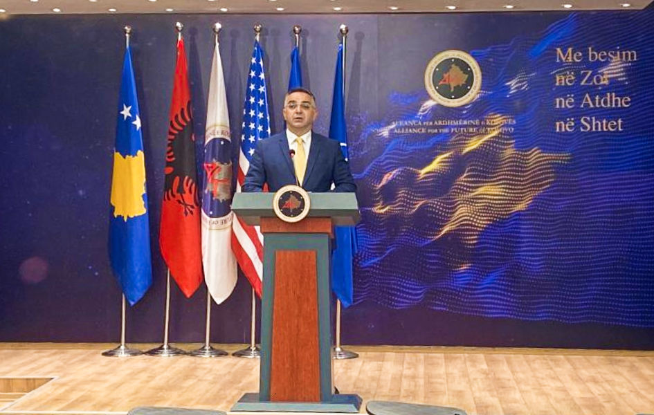 Tahiri: Vlada eksperimentiše, biće socijalnih problema Besnik Tahiri (Foto Ekonomija onlajn)