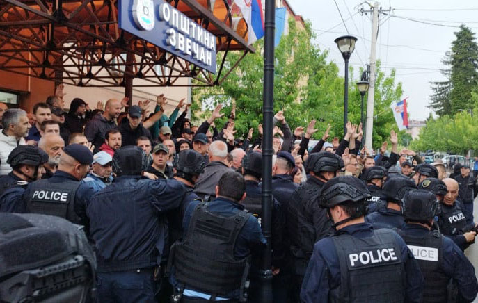 Svećlja: Čestitam policiji na profesionalizmu Neredi u opštini Zvečan (Foto Kosovo Onlajn)