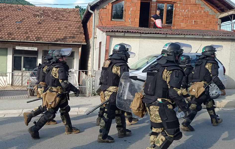 Trenutno mirno u Zvečanu, čuju se helikopteri Pešadija KFOR-a u Zvečanu (Foto Kim)