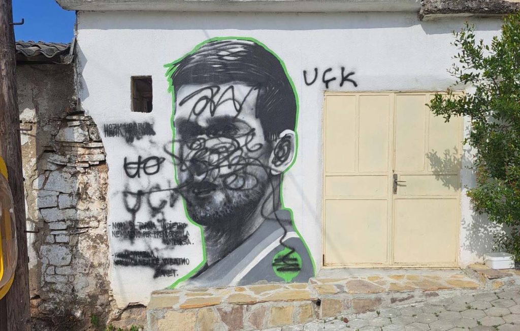 Uništen mural Novaku Đokoviću u Orahovcu Uništen mural Novaku Đokoviću u Orahovcu (Foto TANJUG/ STR)