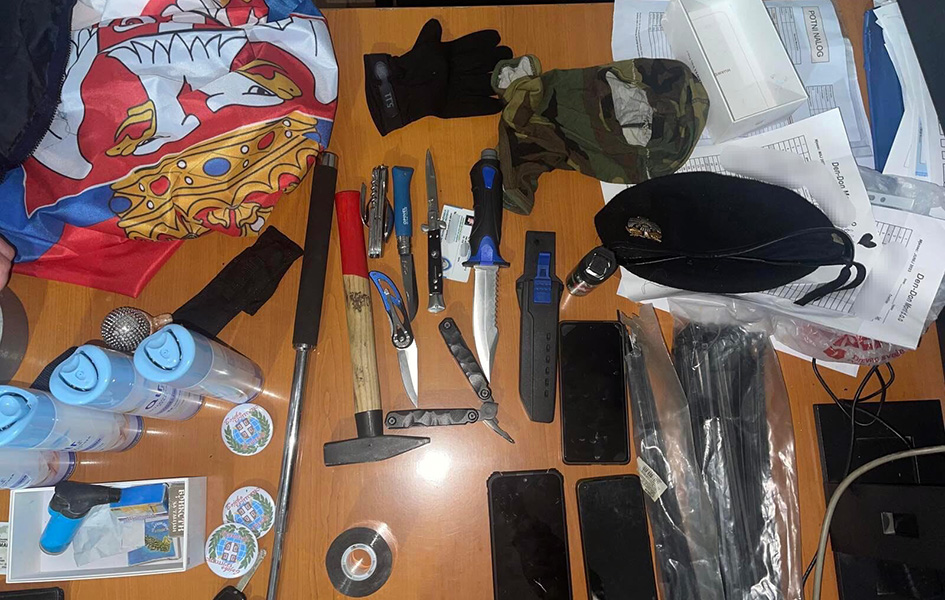 Policija prošle noći uhapsila dva Srbina na severu Zaplenjeni dokazni materijal (Foto Policija Kosova)