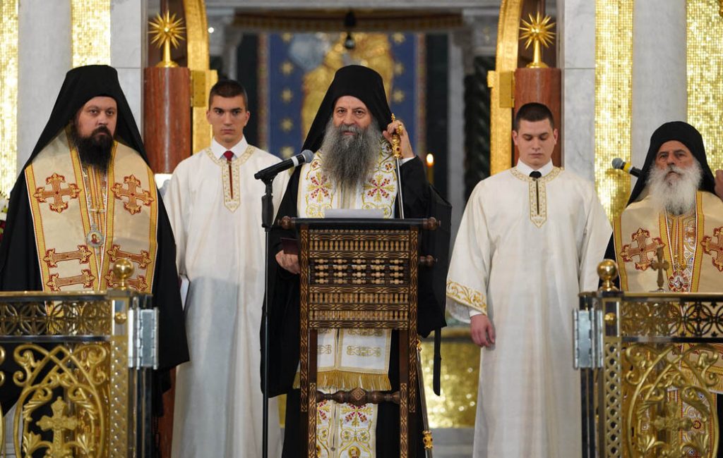 Patrijarh apelovao na one koji imaju moć da razumeju da Srbi imaju pravo da žive u miru Patrijarh Porfirije služi moleban u Hramu Svetog Save (Foto Tanjug)