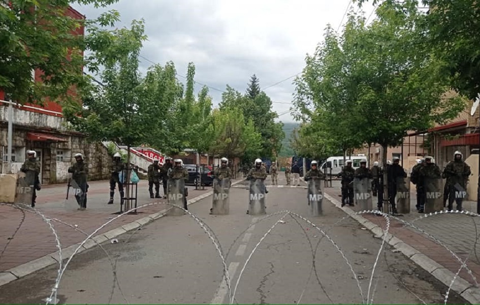 Fajner sa Vučićem o situaciji na severu Kfor (Foto Kim)