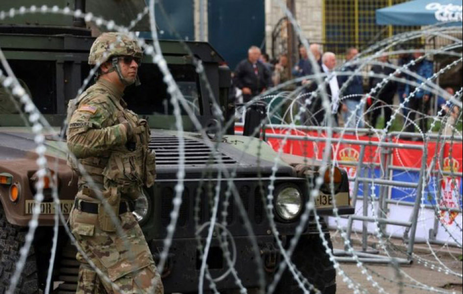 Predsedavajući OEBS objavio plan za deeskalaciju i normalizaciju na severu Kosova Pripadnik KFOR-a u Zvečanu (Foto Rojters)