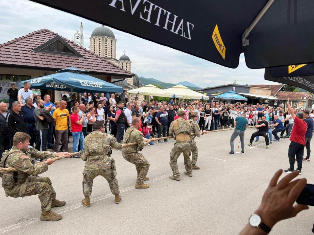 Američki KFOR i Leposavci odmerili snage u vuči konopca