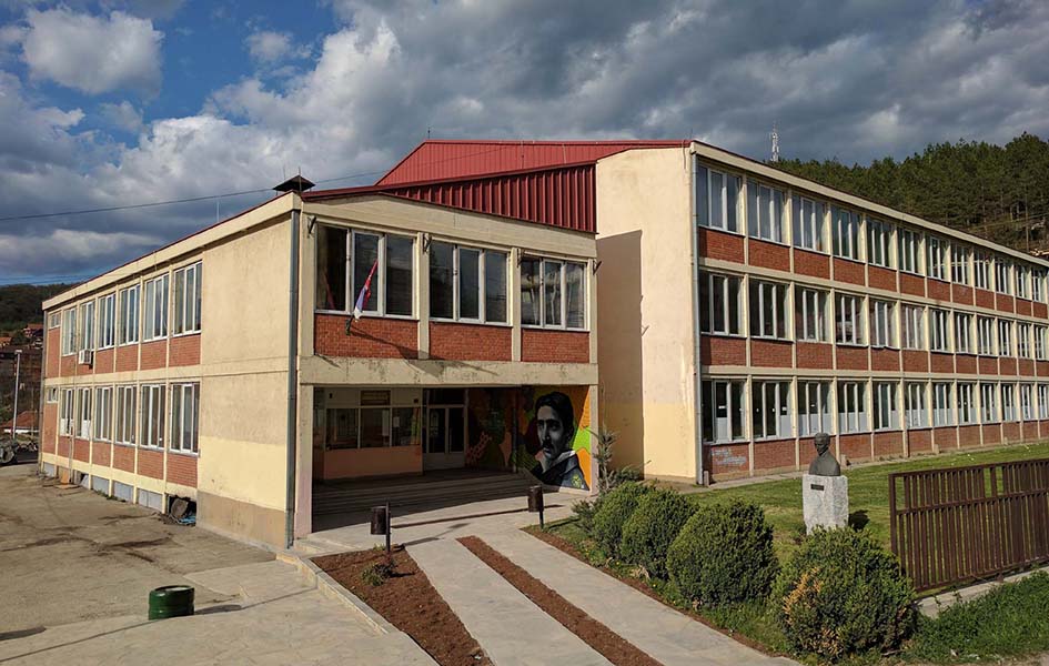 Zvuci sirena umesto školskog zvona za kraj godine u Leposaviću