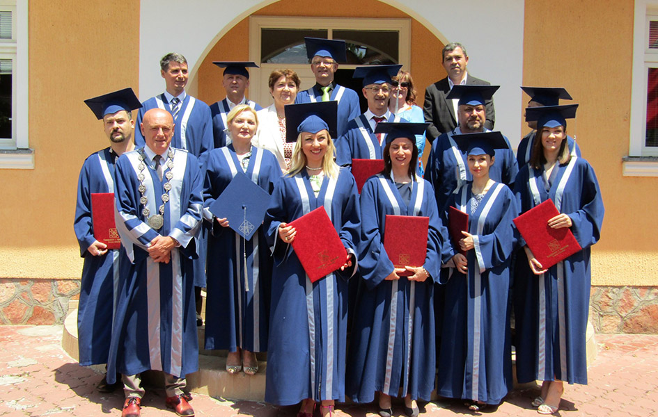 Mitrovica: Promovisano osam doktora nauka Univerziteta u Prištini