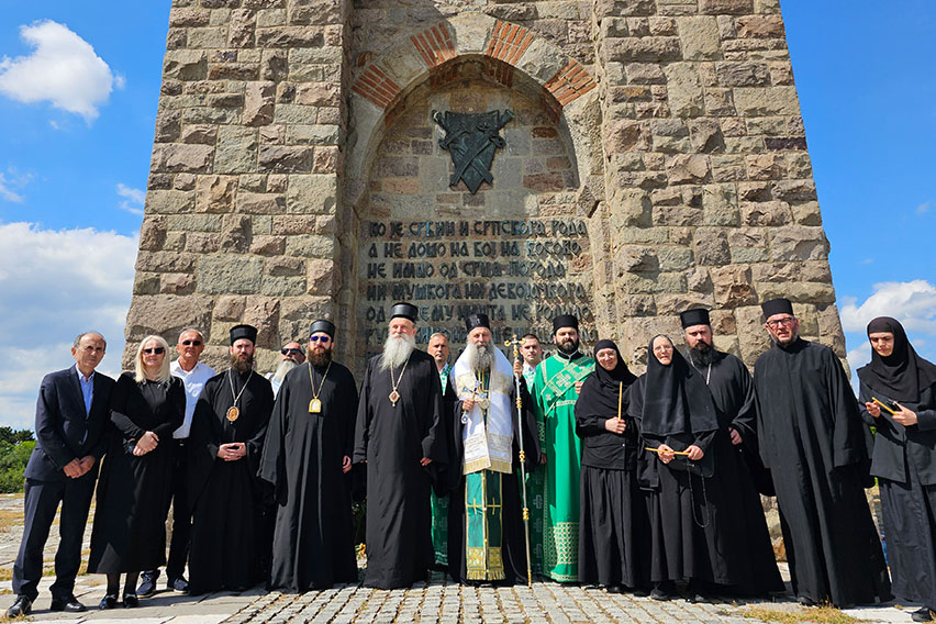 Patrijarh Porfirije služio parastos na Gazimestanu