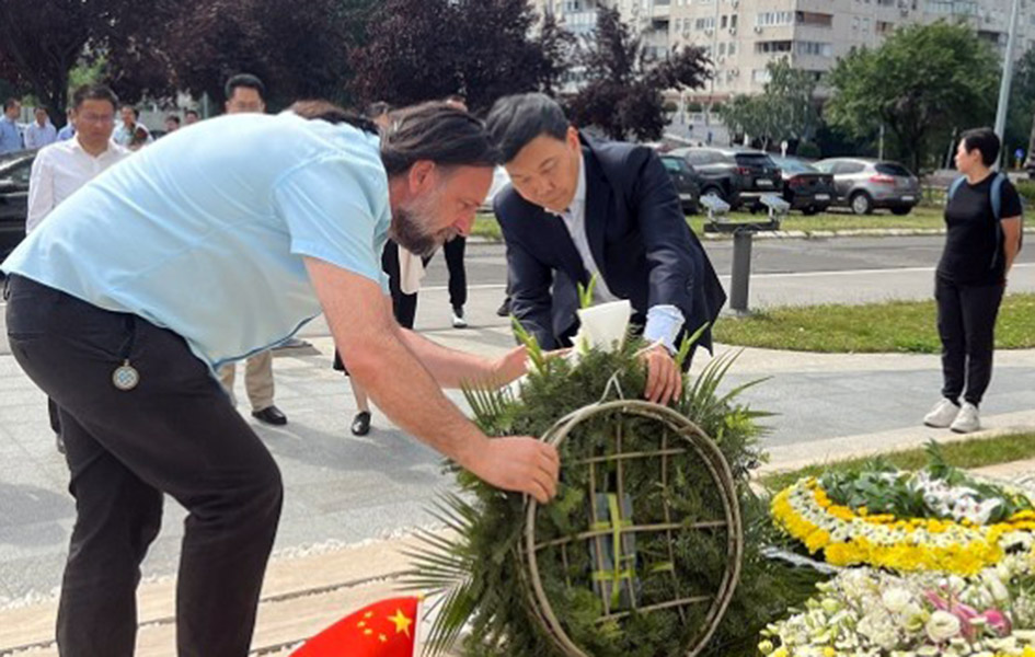 Novinarske delegacije odale počast kineskim kolegama poginulim 1999. u Beogradu
