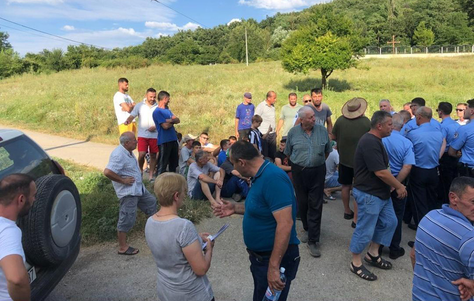 Grnčar kod Klokota: Policija okončala protest građana zbog zakopavanja zaraženih svinja