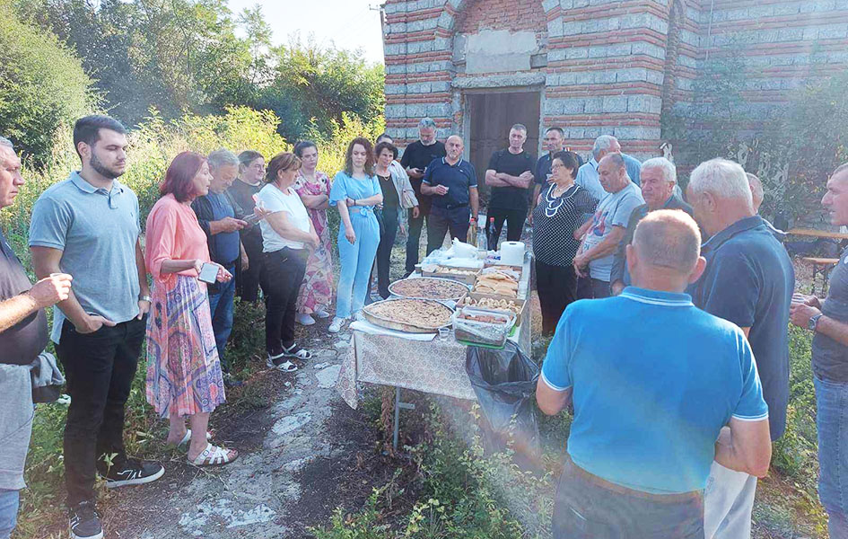 U selu Smać kod Prizrena na Sv. Iliju posle 25 godina ponovo presečen slavski kolač