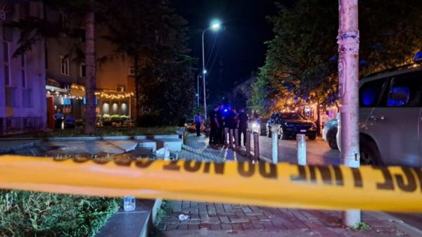 Priština: U pucnjavi u kafiću preminula jedna osoba, 17 povređeno