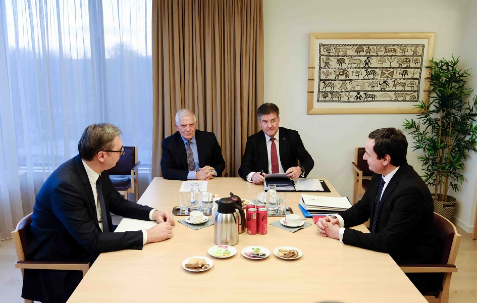 Nemački mediji: Vučić kupuje vreme, a Kurtiju se žuri
