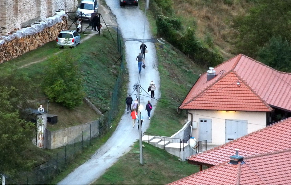 Makedonski državljani u hotelu blizu manastira Banjska