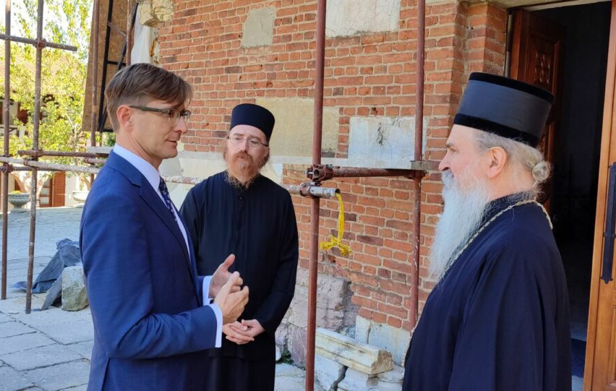 Visoka delegacija EU u manastiru Banjska