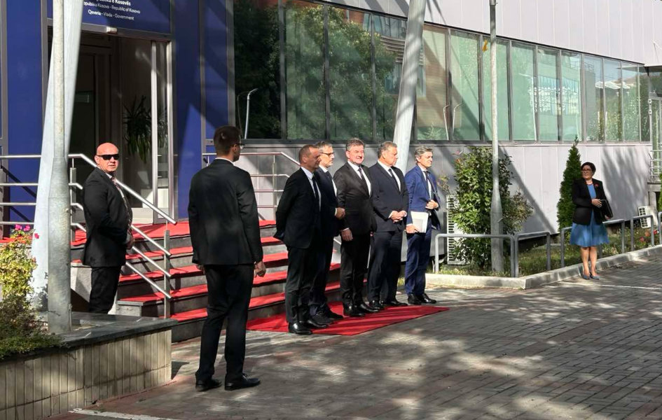 Zapadni izaslanici u Prištini