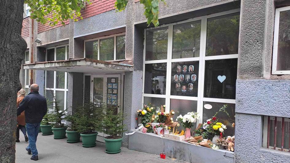 Osuđeni roditelji dečaka za zločin u „Ribnikaru“ Ulaz u O.Š. Vladislav Ribnikar (Foto N1)