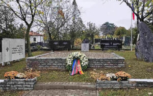 Spomenici stradalim vojnicima u Prvom svetskom ratu na pravoslavnom groblju u Prištini (Foto RTS)