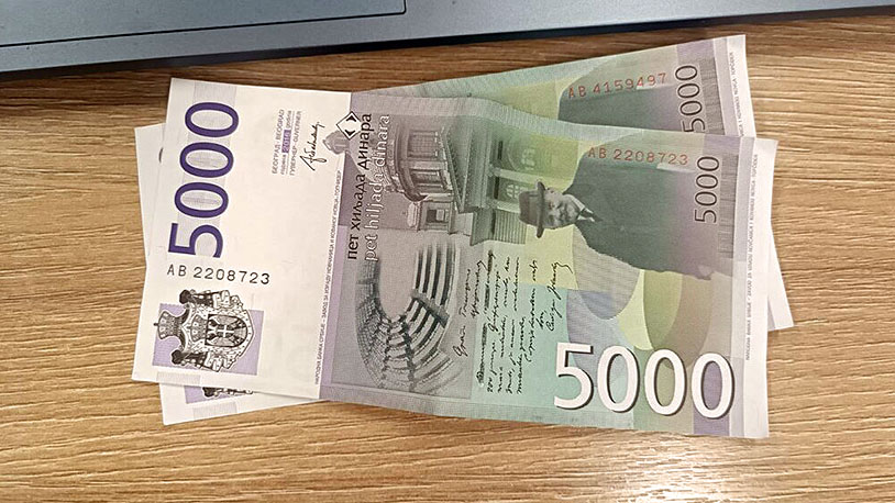Srednjoškolci u Srbiji dobijaju formulare za novčanu pomoć. Na Kosovu tokom nedelje