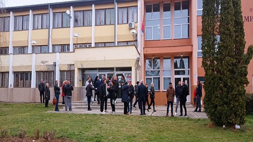 Putujući birači sa Kosova.“To su ljudi koji moraju na glasanje“