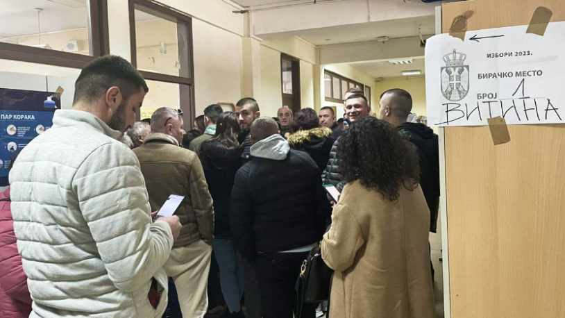 Vranje: Srbi sa Kosova došli „samoinicijativno“ ali „organizovano“ Glasači sa Kosova u Vranju (Foto Južne vesti/Sanja Petrov)