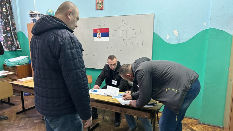 Stanovnici Mitrovice: Najbitnije da ostanemo na Kosovu Glasanje Srba sa Kosova u Raški (Foto Kim)