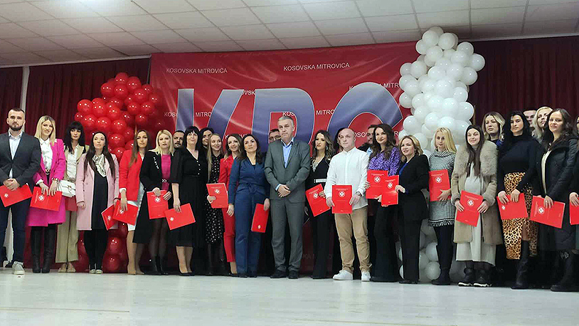Ugovore na neodređeno u KBC Kosovska Mitrovica dobilo 206 radnika Medicinsko osoblje koje je upošljeno za stalno u KBC Kosovska Mitrovica (Foto Radio Kontakt Plus)
