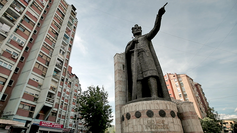 Kampanja u Srbiji: Kosovo donosi poene, EU se ne pominje Spomenik Knezu Lazaru u Severnoj Mitrovici (Foto Igor Vuković)