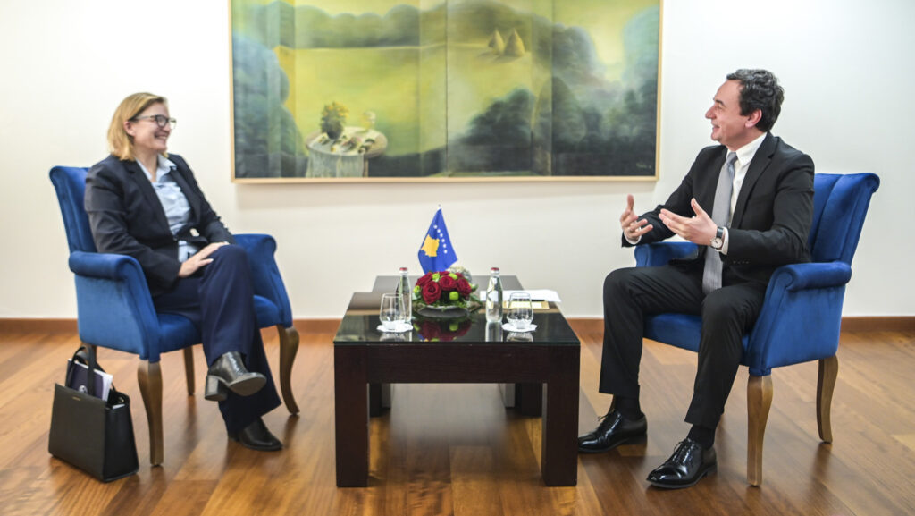 Kurti sa Onorato o programima za žene i mlade