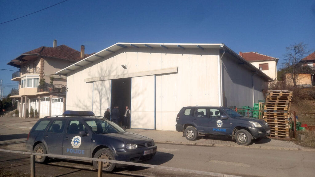 Policija u Leposaviću (Foto Kim, ilustracija)