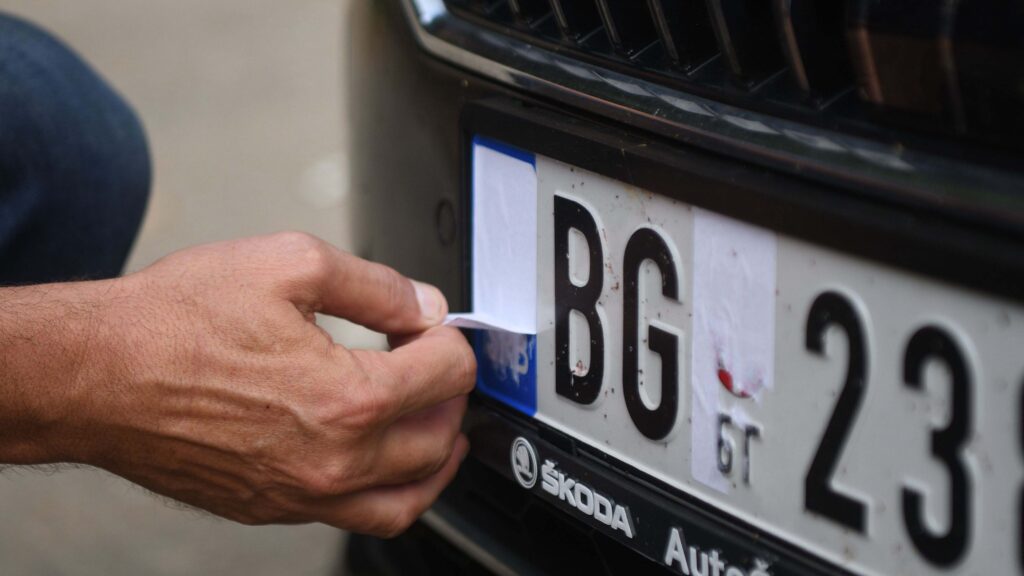 Odluka o uklanjanju stikera za srpske tablice stupila na snagu