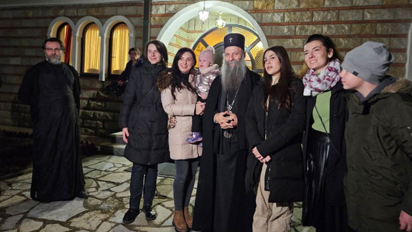 Patrijarh sa učenicima i vernicima iz Goraždevca
