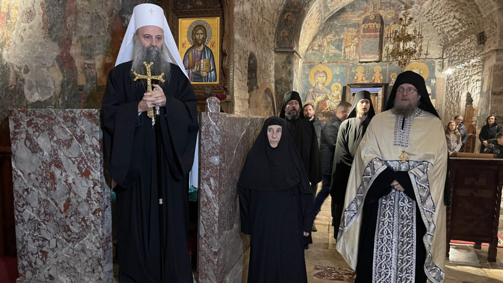 Patrijarh Porfirije stigao u Pećku Patrijaršiju gde će boraviti tokom Božića