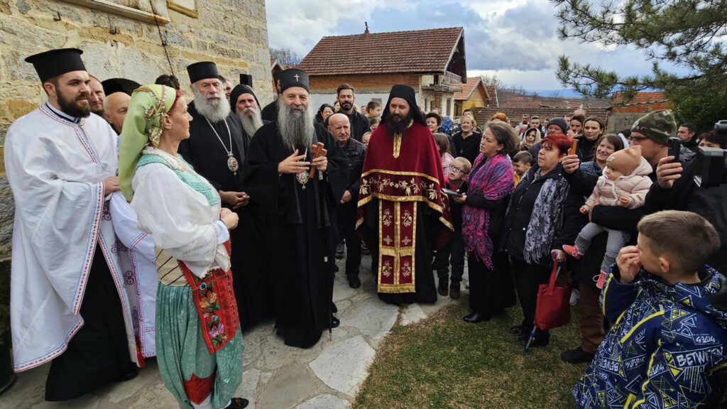 Porfirije: Treba praštati i moliti boga za mir sa Albancima
