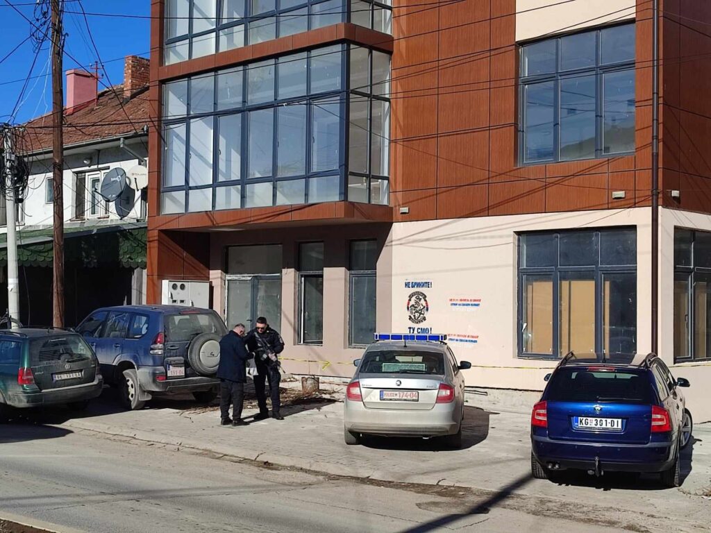 KP: Javni objekat u Zvečanu koristile „srpske terorističke grupe“ tokom barikada