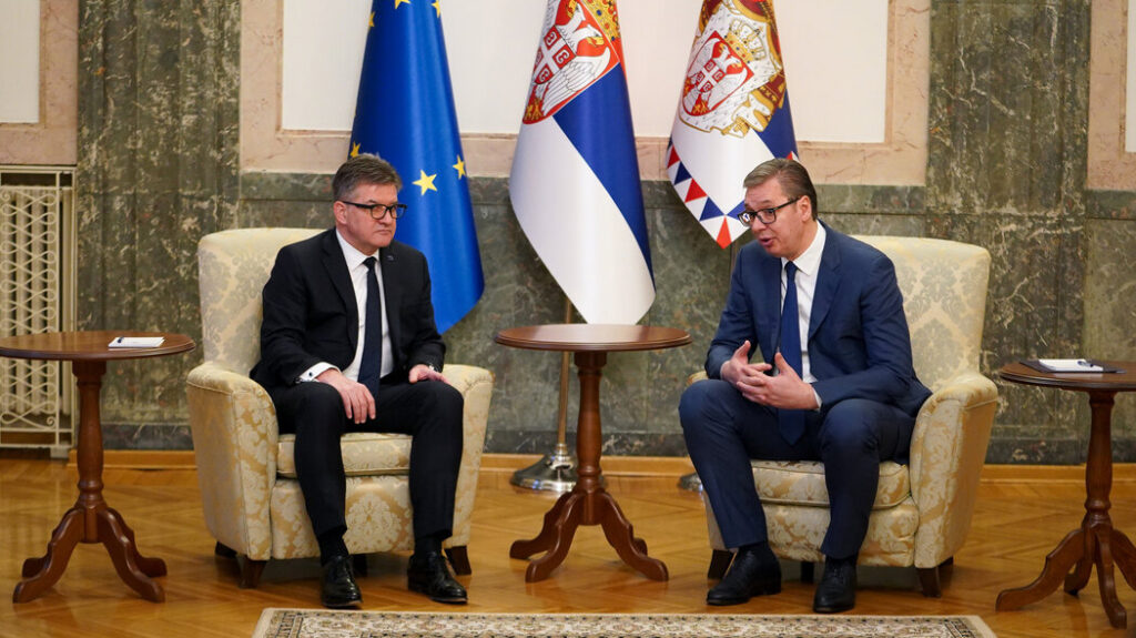 Vučić sa Lajčakom o životu Srba na Kosovu