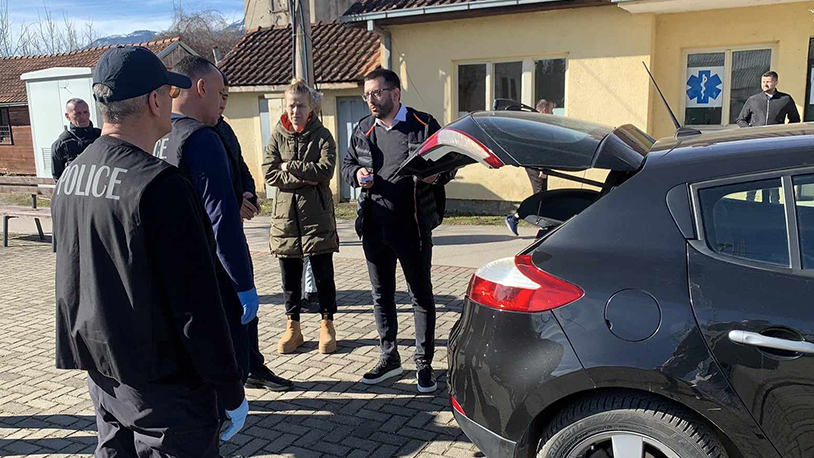 Policija maltretirala ekipu Radio Goraždevca Kosovska policija pretresla automobil ekipi Radio Gorazdevca (Foto Radio Gorazdevac)