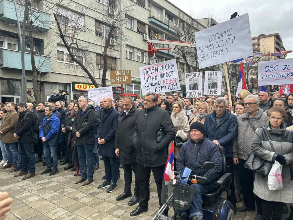 Protest u Severnoj Mitrovici: Ne dozvolite da jedan čovek ugrozi mir i stabilnost
