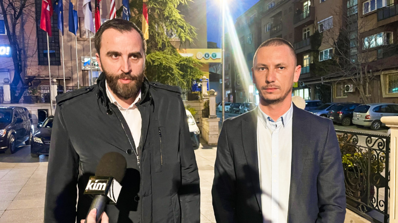 Eskobar sa predstavnicima srpskih vanparlamentarnih stranaka sa Kosova Branimir Stojanović i Milija Biševac (Foto Kim)
