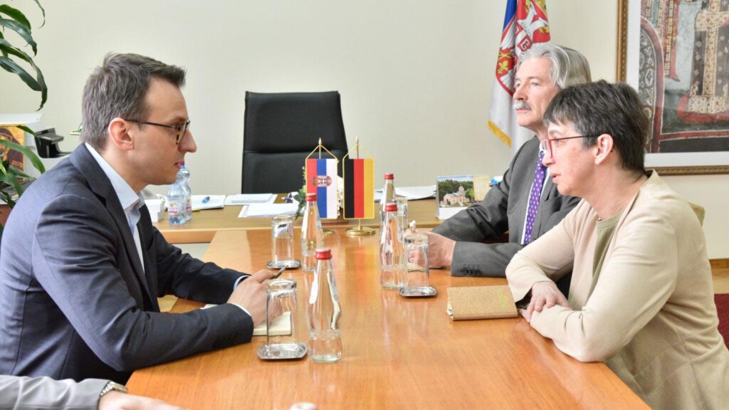 Petković sa Konrad: Priština umesto deeskalacije, svakodnevno generiše nove krize