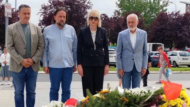 UNS položio venac na mestu pogibije kineskih novinara u bombardovanju